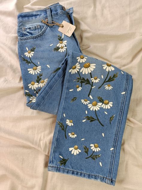 Light Color Jeans, Sick Clothes, Painted Clothes Diy, Flower Pants, Dress Painting, Downtown Outfits, Colour Painting, Diy Clothes Design, Estilo Denim