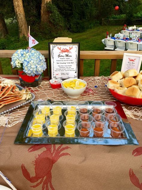 Low Country Boil Party Ideas Appetizers, Clambake Party Table Settings, Clam Bake Party Decorations, Seafood Boil Set Up, Low Country Boil Party Decorations, Low Country Boil Party Ideas Decor Table Settings, Crab Feed Table Decor, Seafood Boil Decor, Crab Boil Party Decorations