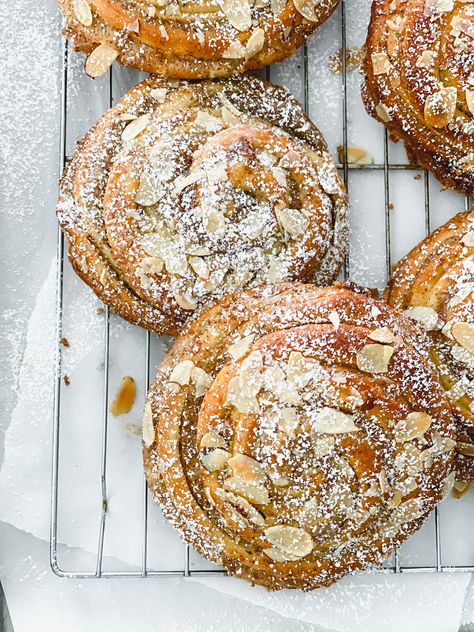 These almond cream brioche buns are pillowy soft and full of almond flavor. Rich and buttery brioche dough is layered with creamy almond filling to make these bakery-style pastries. Perfect for the almond lover in your life! Brioche Recipe Sweet, Brioche Croissant Recipe, Almond Cream Brioche Buns, Almond Brioche Buns, Danish Flavors, Almond Pastry Recipe, Brioche Ideas, Almond Croissant Filling, Brioche Pastries