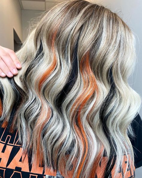 Reverse Calico Hair, Dyed Ends Hair, Halloween Hair Color Ideas For Blondes, Blonde Calico Hair, Hair Inspo 2024, Peekaboo Hair Blonde, Creative Color Hair, Halloween Highlights, Halloween Hair Color Ideas