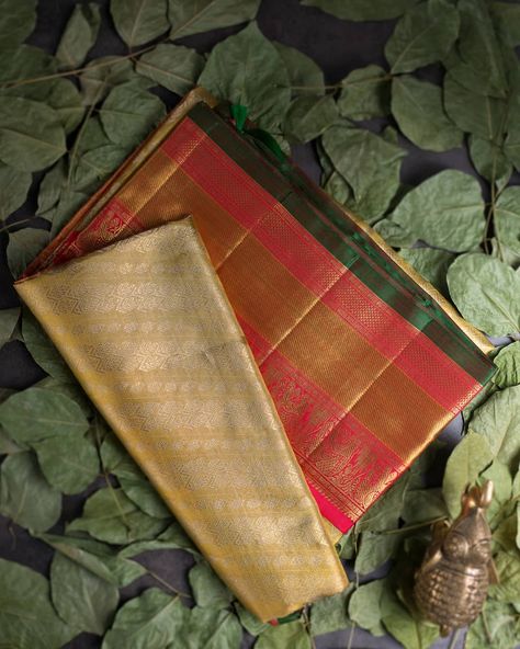 Get The Traditional Silk Sarees in Best Hues Here! Saree Photography, Saree Red, Drape Sarees, Indian Bedroom, Kanjivaram Sarees Silk, Cutwork Blouse, Traditional Silk Saree, Antique Gold Jewelry Indian, Wedding Saree Collection