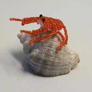 Free detailed tutorial with step by step photos on how to make a crab out of seed beads and wire in the technique of 3D beading. Great for beginners! Bead Crafts Diy, Beads Candy, 3d Figures, Wire Jewelry Tutorial, Beading Techniques, Little Dragon, Beading Tutorial, Fabric Beads, Beaded Animals