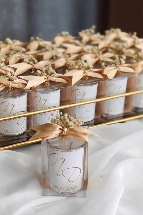 wedding favors Wedding Guest Gifts Party Favors, Candle Giveaway, حفل توديع العزوبية, Candle Favor, Soya Mumu, Wedding Favors And Gifts, Wedding Thank You Gifts, Wedding Giveaways, Gift Candle