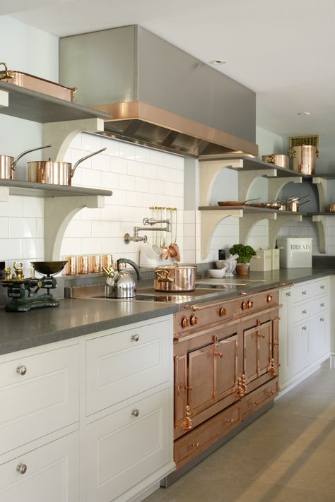 9 Kitchens with Copper Accents - Chairish Blog Copper Kitchen Accents, One Wall Kitchen, Rose Gold Kitchen, Copper Kitchen Decor, Farmhouse Kitchen Island, Gold Kitchen, Kitchen Island Design, Copper Kitchen, Kitchen Trends