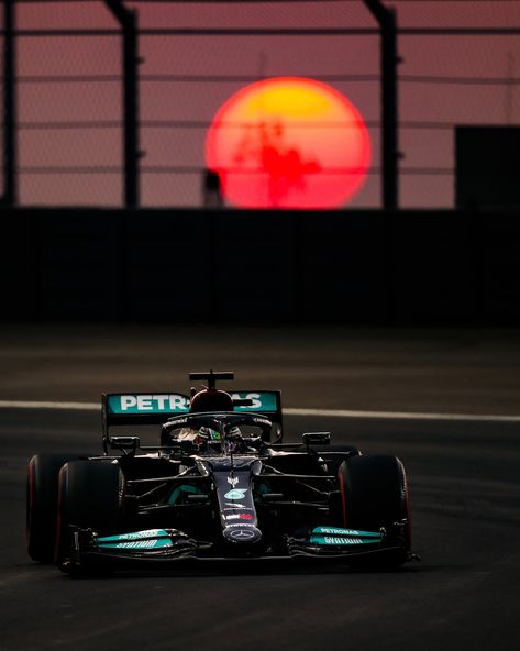 Mercedes-AMG PETRONAS F1 Team on X: "https://t.co/2s9vEsUTu6" / X Mercedes Girl, Mercedes Petronas, Watch F1, Petronas F1, Formula 1 Car Racing, Sports Aesthetic, Amg Petronas, Formula 1 Car, F1 Racing