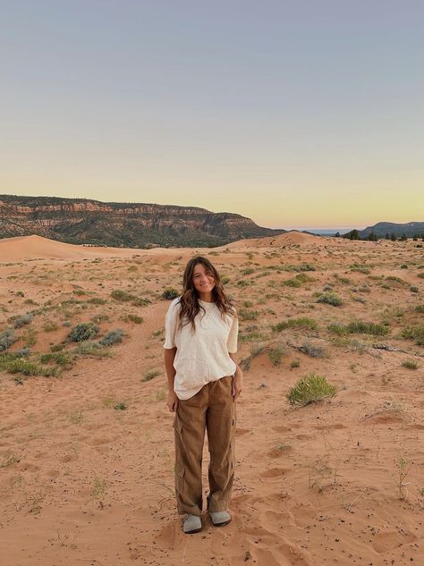 Arizona September Outfits, Hiking Sedona Outfit, Joshua Tree National Park Outfit, Kazakhstan Outfit, Moab Utah Outfits, Desert Camping Outfit, Desert Aesthetic Outfit, Sedona Hiking Outfit, Joshua Tree Outfit Ideas