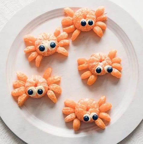 Cute Lunches For Kids, Fruit Animals Easy, Cute Summer Snacks, Cute Fruit Ideas, Pool Snacks For Kids, Pool Party Snacks For Kids, Palm Royale, Edible Roses, Fruit Animals