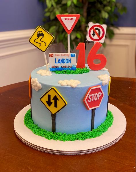 Sweet 16 License Plate Cake, Driving Cake Sweet 16, Road Sign Birthday Cake, New Driver Cake Ideas, Road Signs Birthday Party, Road Sign Birthday Party, Driving Cake Ideas, Driving Birthday Party Theme, 16 Boy Birthday Cake