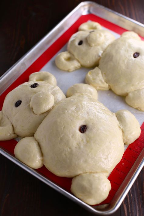 Bear Shaped Bread, Teddy Bear Bread, Homemade Yeast Bread, Bread Sculpture, Bread Shapes, Bear Bread, Homemade Yeast, Bagel Bread, Shaped Bread