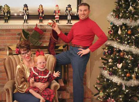 BAD Christmas Family Photos Awkward Family Photos Christmas, Funny Family Christmas Pictures, Awkward Family Christmas, Funny Family Christmas Cards, Funny Christmas Photo Cards, Funny Christmas Photos, Christmas Pictures Vintage, Christmas Humor Ecards, Funny Christmas Pictures