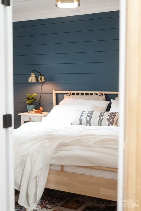 Blue Shiplap Wall, Blue Shiplap, Modern Coastal Bedroom Ideas, Shiplap Feature Wall, Wallpaper Bedroom Feature Wall, Modern Coastal Bedroom, Lake House Bedroom, Bedroom Inspirations Minimalist, Feature Wall Bedroom