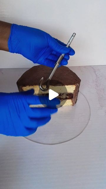 Edibleelegancecakeszim Youtuber on Instagram: "Suspending the hexagon cake. The structure." Dnd Cake Dungeons And Dragons, Anti Gravity Cake, Cake Structure, Gravity Defying Cake, Gravity Cake, Anti Gravity, Caking It Up, Cake Tutorial, July 15