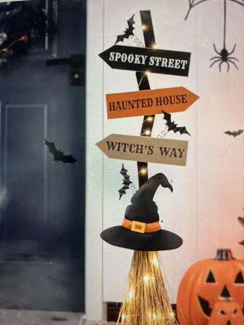 Halloween In School, Halloween Stand Ideas, School Halloween Decorations Hallway, Cafeteria Halloween Decorations, Halloween Hall Decorations, Boutique Halloween Decor, Halloween Party Entrance Ideas, Halloween Design Ideas, Halloween Hallway Decorations School