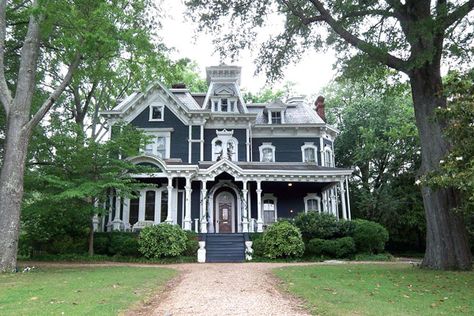 Houses Victorian, Wedding Venues In Georgia, Claremont House, Rome Ga, Victorian Renovation, Georgia Wedding Venues, Intimate Wedding Venues, Bed And Breakfast Inn, Home Id