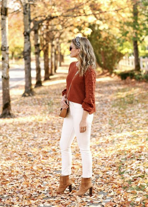 Fall Outfits Women White Jeans, White Jeans Outfit Winter Boots, Fall Outfit With White Pants, How To Style White Jeans For Fall, White Trousers Outfit Fall, How To Wear Cream Jeans, Ivory Jeans Outfit Fall, White Jeans Fall Outfit Work, White Pants For Fall