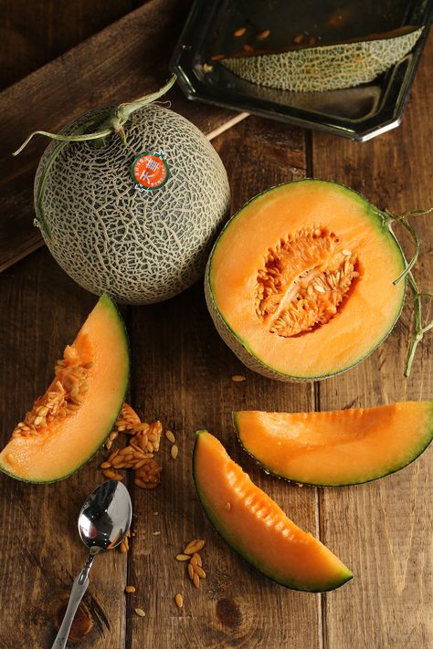 Buah Melon Aesthetic, Melon Photography, Fruit Closeup, Melon Aesthetic, Buah Melon, Alkaline Fruits, Musk Melon, Yams Recipe, Melon Seeds