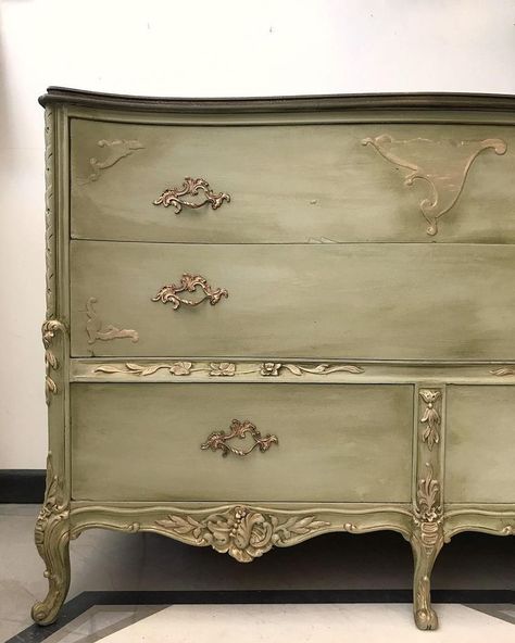 Gorgeous ornate dresser painted with Chalk Paint®️️ by Annie Sloan in a 1:1 mix of Chateau Grey and Old White, then finished the piece with Clear and Dark Chalk Paint®️️ Wax. Project by Annie Sloan Stockist Suite Pieces in Long Island, NY. painted furniture gray dresser Ornate Dresser, Island Furniture, Chalk Paint Wax, Dresser Painted, Paint Tips, Painted Bedroom Furniture, Chalk Paint Colors, Chalk Painting, Shabby Chic Dresser