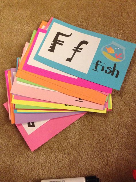 alphabet flashcards homemade for todds Diy Abc Flashcards, Diy Alphabet Flashcards, How To Make Flash Cards, Homemade Flashcards, Flashcards Aesthetic Ideas, Flash Cards Diy, Diy Flashcards, Abc Flashcards Printable, Alphabet For Toddlers