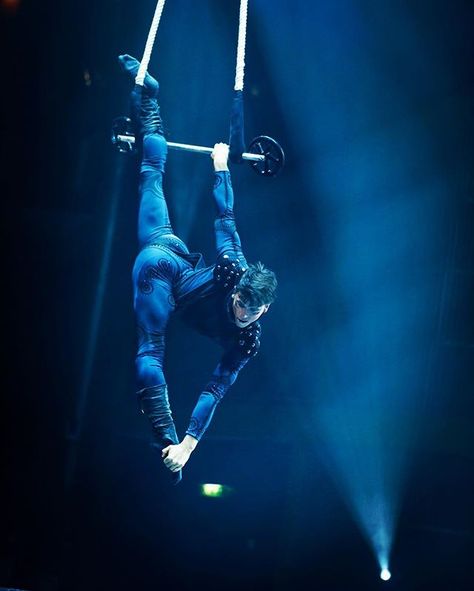 Action shot of #topper on #dancetrapeze my costume is amazing ❤️ Trapeze Artist Costume, Circus Acrobat, Circus Aesthetic, Trapeze Artist, Dancing Videos, Aerial Acrobatics, Pole Dancing Fitness, Aerial Dance, Yoga Iyengar