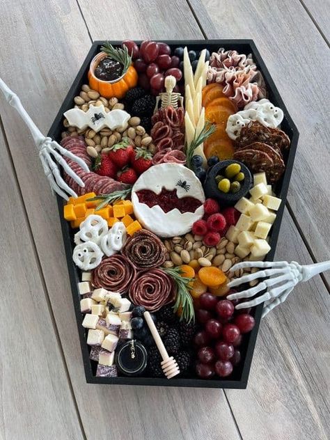 Wednesday Charcuterie Board, Charcuterie Boards Halloween, Boo Cuterie Board, Halloween Chauctier Board Ideas, Spookie Charcuterie Board, Diy Halloween Charcuterie Board, Horror Charcuterie Board, Savory Halloween Charcuterie Board, Haunted Mansion Charcuterie Board