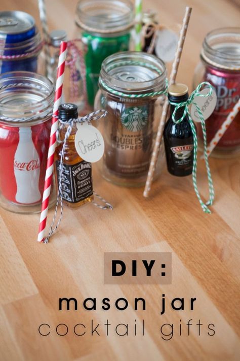 DIY // Cocktail Mason Jar Gifts | We are loving this easy-to-replicate gift for your friends! http://somethingturquoise.com/2014/11/28/diy-mason-jar-cocktail-gifts/ Jar Cocktail Gifts, ขวดโหล Mason Jar, Jar Cocktails, Mason Jar Cocktail Gifts, Joululahjat Diy, Mason Jar Cocktails, Diy Cocktails, Cocktail Gifts, Mason Jar Gifts