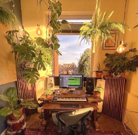 Bedroom Music Studio, Studio Room Ideas, Music Studio Design, Home Studio Desk, Music Room Design, Home Recording Studio Setup, Recording Studio Setup, Home Studio Ideas, Home Music Rooms