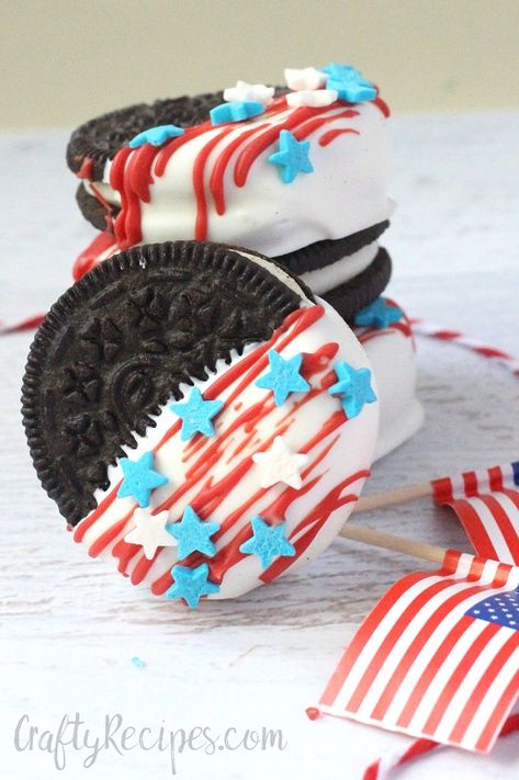 Red White and Blue Treats - Six Clever Sisters % Oreo Cookies Decorated, Patriotic Food, Independance Day, 4th Of July Desserts, Fourth Of July Food, Ideas Food, Festival Diy, 4th Of July Celebration, 4th Of July Decorations