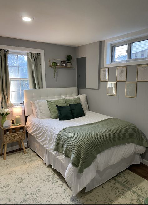 Bed Rooms Ideas Sage Green, Green Small Room Ideas, Sage Green Bedroom Inspo Aesthetic, Room Aesthetic Green And White, Grey White And Green Bedroom Ideas, Room Inspiration Bedroom Sage Green, Green Sage Room Aesthetic, Green Minimalist Bedroom Aesthetic, White Bedding With Sage Green Accents