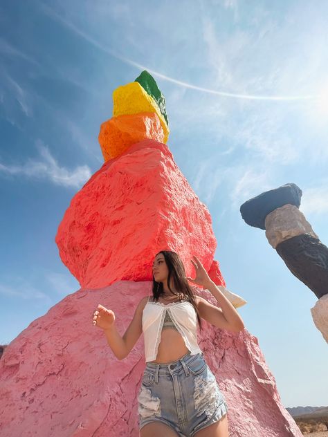 Las Vegas Photoshoot Ideas, Seven Magic Mountains Photo Ideas, Vegas Inspo Pics, Las Vegas Picture Ideas, Vegas Picture Ideas, Magic Mountains Las Vegas, Mountain Photo Ideas, Aesthetic Reference, Las Vegas Pictures