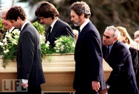 Audrey Hepburn's coffin carried by her sons Luca Dotti(left)and Sean Ferrer(second from left) and her companion,Robert Wolders(second from right), during her funeral  Jan. 24, 1993, Switzerland-age 63 Audrey Hepburn Sons, Robert Wolders, Janet Gaynor, Classic Pictures, Olivia Taylor Dudley, Vanessa Redgrave, Gregory Peck, Classy Lady, Hepburn Style