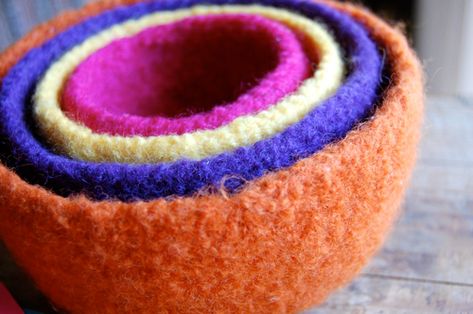 Felt Bowl, Felted Nest, Tovad Ull, Felted Bowls, Knit Projects, Felted Slippers, Knitted Wit, Nesting Bowls, Wool Crafts