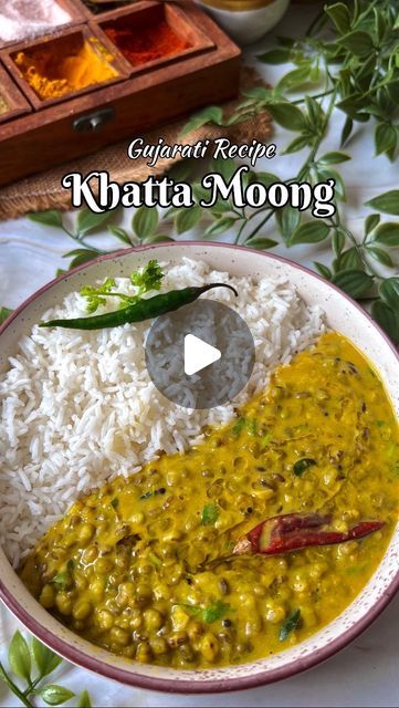 Foodklick on Instagram: "✨ Khatta Mag/Moong ✨  A light, flavourful Gujarati dal (lentil curry) recipe made with sprouted green moong dal in a delicious buttermilk and gram flour mixture.  Made with moong beans again, this one is the khatta moong or the green gram buttermilk curry. Khatta means sour. Hence, the name khatta moong, refers to the lovely, mild sourness the buttermilk infuses into the curry.  Ingredients: 1 cup green moong beans sabut moong dal 2 tbsp yoghurt 1 tbsp gram flour besan 1 tsp turmeric powder 1 tsp chilli powder 1 tsp Coriander Powder 1 tsp Garam Masala Powder 1 tsp mustard seeds 1 tsp ginger finely chopped 4-5 fresh chillis optional 8-10 curry leaves 1 tbsp coriander leaves chopped 1 tbsp oil salt to taste . . . #khatta #moong #mag #rice #chawal #soulfood #thali #re Sprouted Green Gram Recipe, Green Gram Curry, Moong Recipe Indian, Dal Chawal Recipe, Sprouted Moong Recipe, Green Moong Recipes, Moong Sprouts Recipes, Green Gram Recipes, Sprouts Recipes Indian