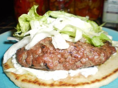 Pita Burger Recipe, Pita Burgers, Pita Burger, Meatball Sandwich, Childrens Meals, Smash Burger, Shredded Lettuce, Burger Buns, Pita Bread