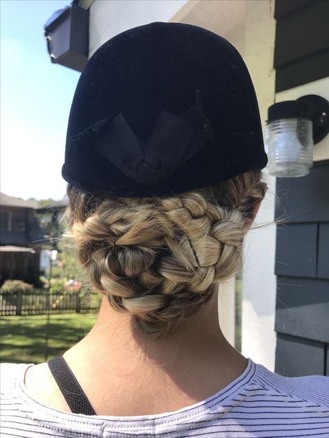 Equestrian hairstyle Equestrian Hairstyles Helmet, Horse Riding Hairstyles Helmet Hair, Horse Riding Hairstyles, Equestrian Hairstyles, Helmet Hair, Equestrian Girls, Horse Dressage, Hair Things, Equestrian Riding