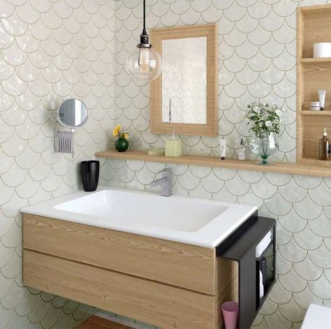 Beige & Cream - Mineral Tiles Scallop Tile Bathroom, Fish Scale Tile Bathroom, Tile Around Bathtub, Scallop Tiles, Scale Tile, Wall Entryway, Backsplash Bathroom Wall, Beveled Subway Tile, Mosaic Pool Tile