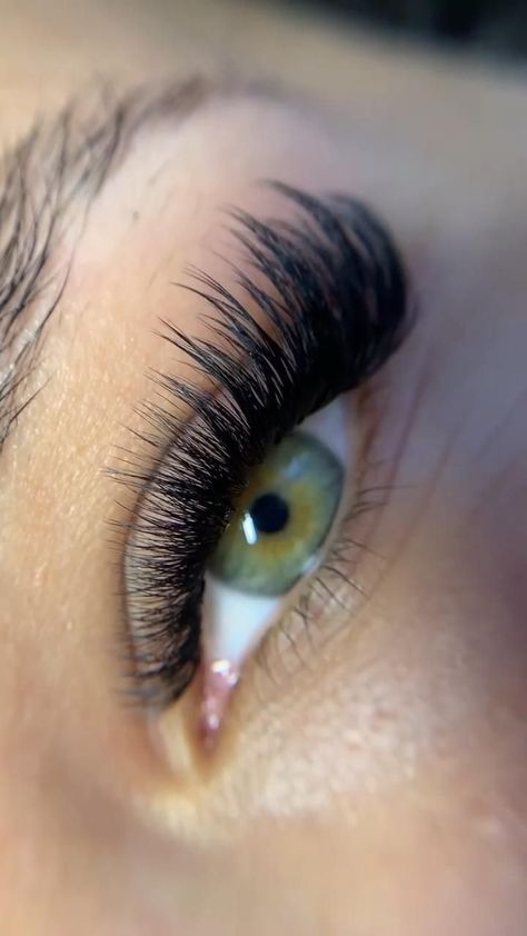 Hybrid Lash Extensions Volume, Cat Eye Russian Lash Extensions, Eyelash Extensions Volume Cat Eye, Eyelashes Extensions Cat Eye, Lashes For Big Round Eyes, Cat Eyelashes Extensions, Washing Lash Extensions, Volume Wispy Eyelash Extensions Cat Eye, Best Lash Extensions For Eye Shape