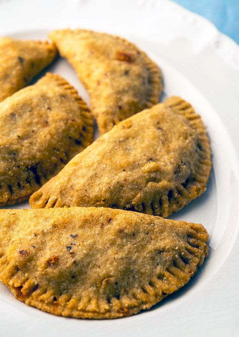 Empenada Recipe, Recipe For Empanadas, Maseca Recipes, Mexican Empanadas, Gluten Free Empanadas, فاصوليا بيضاء, Corn Flour Recipes, Empanadas Recipe Dough, Masa Recipes