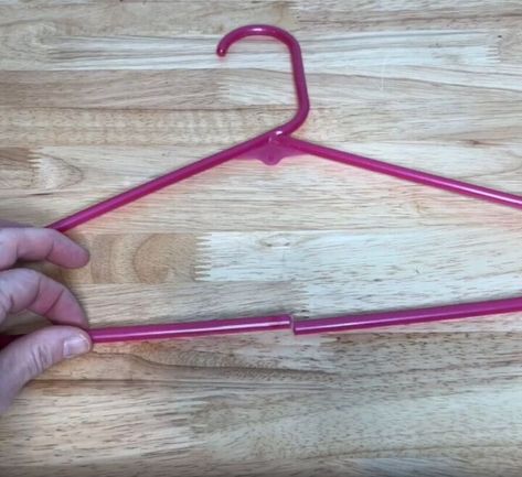 Diy Purse Hanger, Hanger Organization Diy, Hanger Hacks, Diy Clothes Hangers, Best Hangers, Paper Towel Crafts, Kids Hangers, Baby Hangers, Toilet Paper Tube