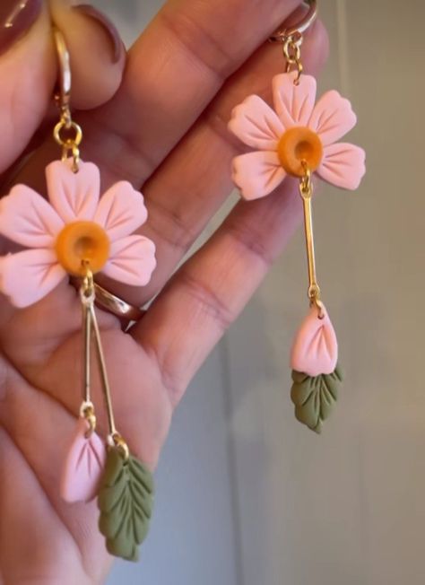 Cercei Din Lut Polimeric, Diy Earrings Easy, Polymer Clay Flower Jewelry, Diy Earrings Polymer Clay, Handmade Clay Jewelry, Polymer Clay Diy, Polymer Clay Jewelry Diy, Handmade Jewelry Tutorials, Polymer Jewelry