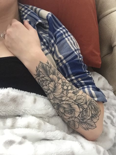 Danny Tattoo, Tattoo Sleeve Women, Rose Half Sleeve, Flower Arm Tattoo, Realistic Flower Tattoo, Rose Sleeve, Flower Tattoo Arm, Incredible Tattoos, Tattoo Arm