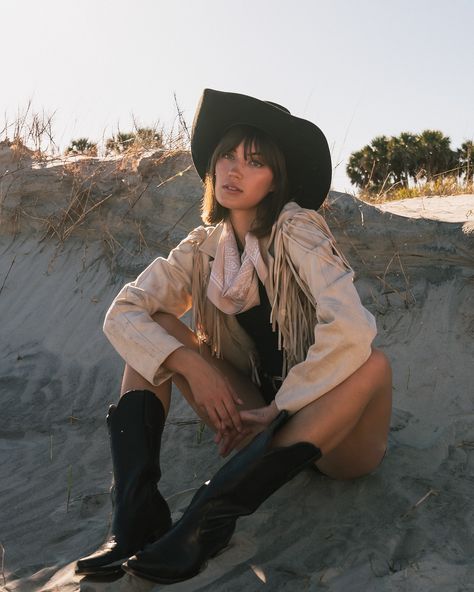 Salted cowgirl era 🌾 • • • Florida senior photographer Florida couples photographer Jacksonville senior photographer Jacksonville photographer St Augustine senior photographer Couple photographer Engagement photographer St Augustine photographerAtlantic beach Florida Photoshoot Senior pictures Storytelling photographer Documentary style photographer 2025 graduate photographer North Florida couples photographer Class of 2025 #floridaphotographer #floridacouplesphotographer #portraitinspo #su... Cowgirl Editorial Photoshoot, Cactus Editorial, Vintage Western Photoshoot, Cowgirl Editorial, Cowboy Editorial, Cowgirl Poses, Fashionable Poses, Western Editorial, Photoshoot Senior Pictures