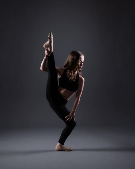 Poses To Do For Dance Pictures, Dance Poses Leg Hold, Dance Photoshoot With Fabric, Ballet Action Shots, Easy Dance Picture Poses, Dance Inspo Pics, Ballet Photo Shoot Poses, Dance Shoot Ideas, Creative Dance Photography Ideas