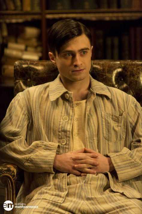 A Young Doctor's Notebook (saison 1) - Daniel Radcliffe http://www.editionsmontparnasse.fr/p1591/A-Young-Doctor-s-Notebook-Saison-1-DVD?utm_source=pinterest&utm_medium=epingle&utm_campaign=Doctor Daniel Harry Potter, Dan Radcliffe, Angelina Jolie 90s, Daniel Radcliffe Harry Potter, A Young Doctor's Notebook, Harry Potter Icons, Harry James, Harry James Potter, Harry Potter Love