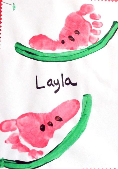 Watermelon Crafts, Maluchy Montessori, Baby Art Projects, Footprint Crafts, Footprint Art, Handprint Crafts, Daycare Crafts, Handprint Art, Toddler Art