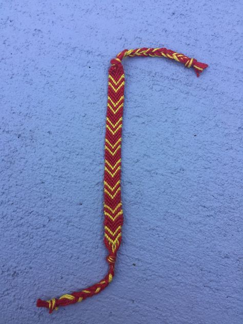 Harry Potter Bracelet Pattern, Gryffindor Bracelet, Harry Potter Bracelets, Harry Potter Bracelet, Friend Ship, Hogwarts Legacy, Harry Potter Gryffindor, Friendship Bracelet Patterns, Bracelet Patterns