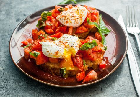 Summer Breakfast Recipes, Tomato Bruschetta Recipe, Crostini Recipes, Tomato Bruschetta, Bruschetta Recipe, Summer Breakfast, How To Make Breakfast, Wedding Food, Appetizers Easy