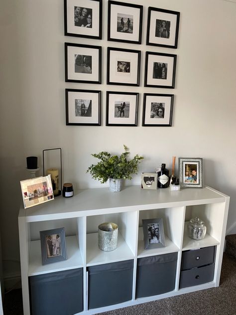 Black Kallax Styling Living Room, Kalax Design Ideas, Kallax Cube Ideas, Style Cube Shelves, Kallax Styling Living Room, Living Room Ikea, Cube Decor, Ikea Regal, Grey Sofa Living Room