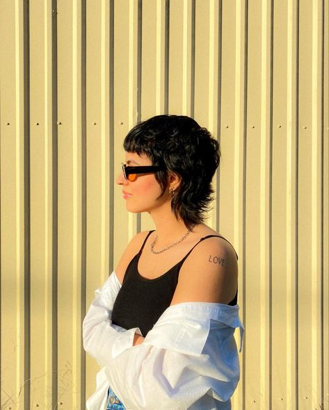 Mullet Grow Out, Mixie Pixie Mullet Straight Hair, Female Mullet Short, Mini Mullet Hair Women, Pixie Mullet Haircut For Women, Mixie Pixie Mullet, Mullet Pixie Haircut, Shaggy Pixie Mullet, Dyke Hair