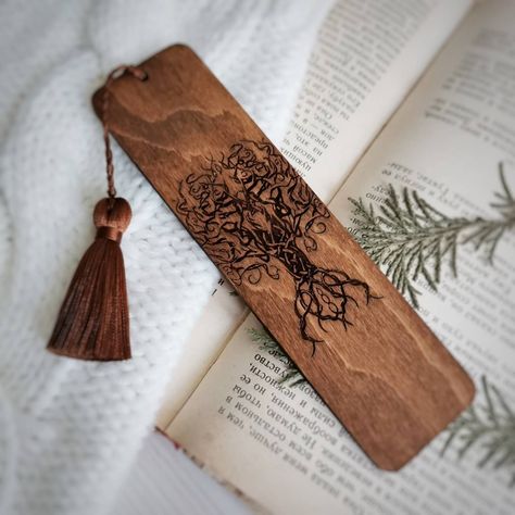 "Celtic tree of life engraved wooden book mark with tassel.  Size 5.9\" * 1.77\" * 0.16\" (15 cm*4. 5cm*0.4 cm)." Diy Wood Engraving, Mandala Bookmark, Wood Engraved Gifts, Bookmark Flower, Wood Laser Ideas, Wood Burn Designs, Laser Cut Wood Crafts, Vikings Gifts, Woodburning Projects