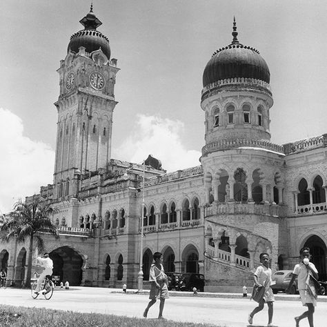 Photos: A visual history of Malaysia from 1941 to now | BURO. History Of Malaysia, Baba Nyonya, Kuala Lumpur Travel, Independence Day Poster, Historical Timeline, Wellness Club, Historical Background, Visual Culture, Random Ideas